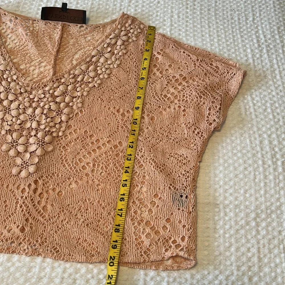 Leyendecker Cold Shoulder Salmon Crochet V-Neck Crop Top size 4